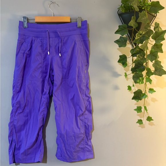 LULULEMON | Studio crop *discontinued* in Power Purple - Picture 3 of 5